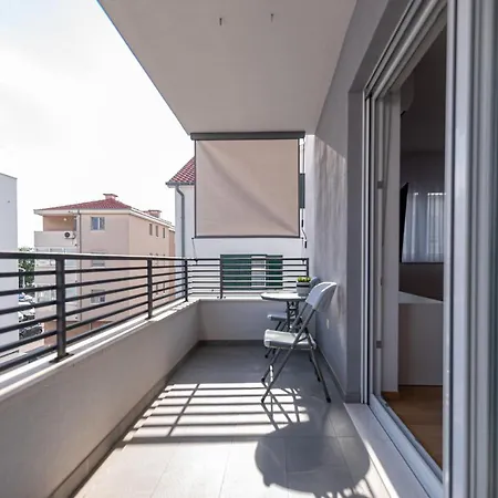 Flying Bridge Apartment Podstrana