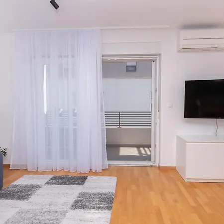 Apartment Flying Bridge *