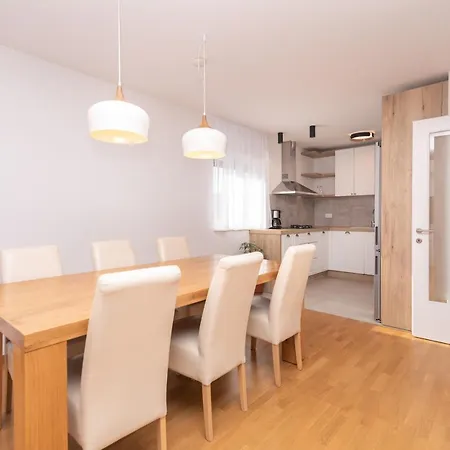 Flying Bridge Apartment
