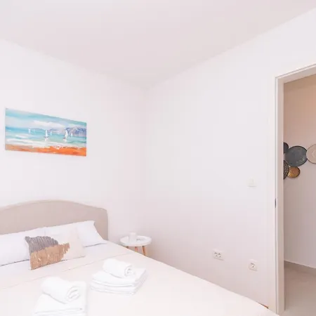 Apartment Flying Bridge *