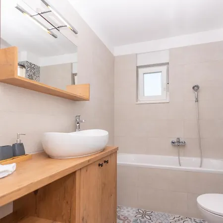 Flying Bridge Apartment Podstrana