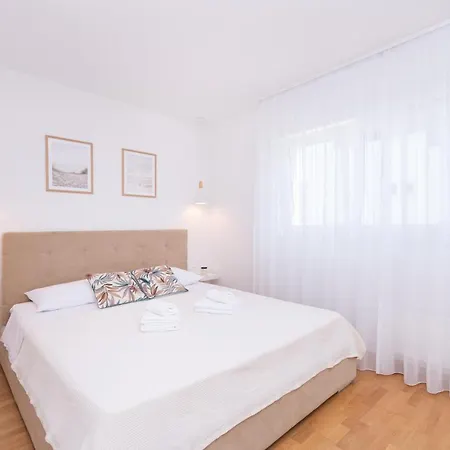 Flying Bridge Apartment *